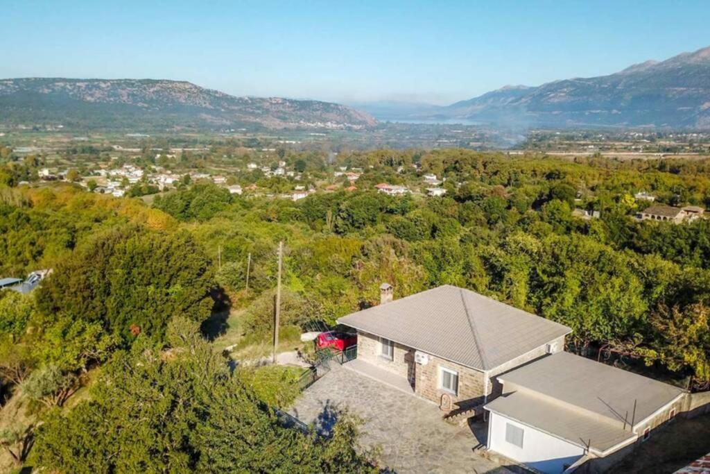 Breathtaking Lake View Cottage With A Fireplace Next To Ioannina City! Εξωτερικό φωτογραφία