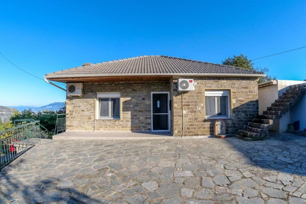 Breathtaking Lake View Cottage With A Fireplace Next To Ioannina City! Εξωτερικό φωτογραφία