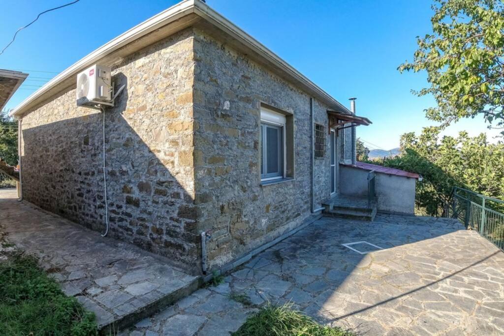 Breathtaking Lake View Cottage With A Fireplace Next To Ioannina City! Εξωτερικό φωτογραφία